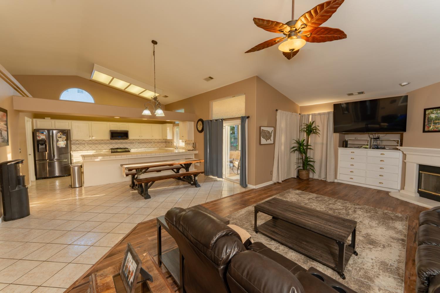 2131 N Terrace Ct, Visalia, CA 93291