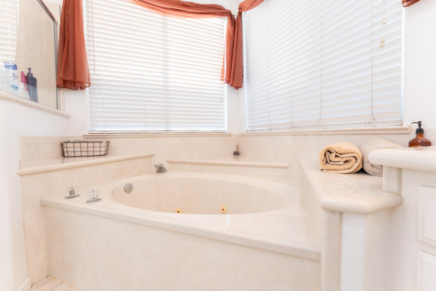 2131 N Terrace Ct, Visalia, CA 93291
