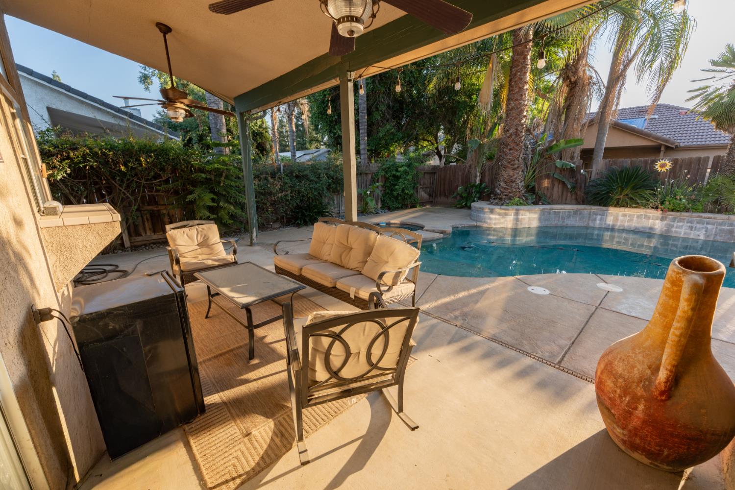 2131 N Terrace Ct, Visalia, CA 93291