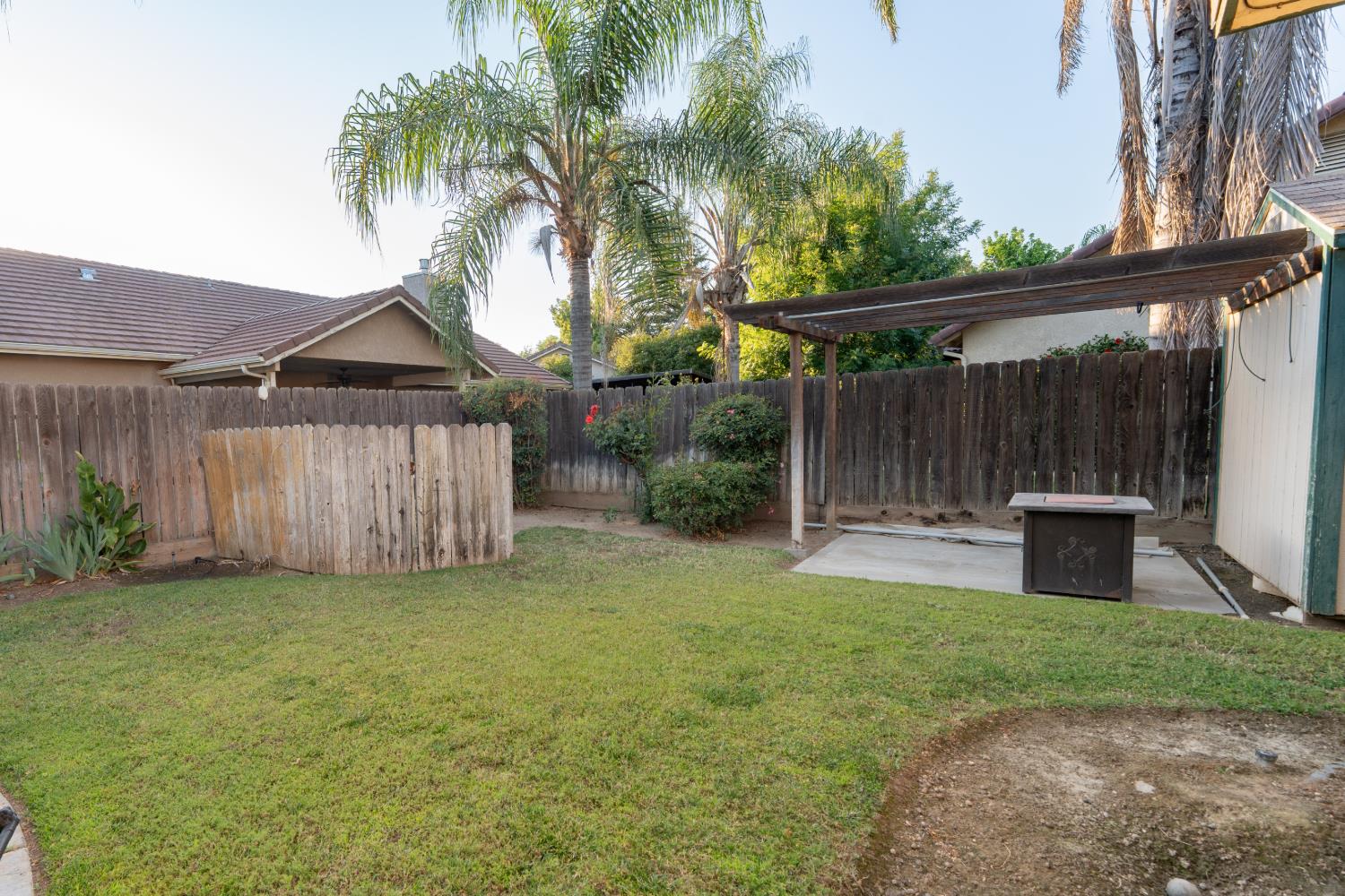 2131 N Terrace Ct, Visalia, CA 93291