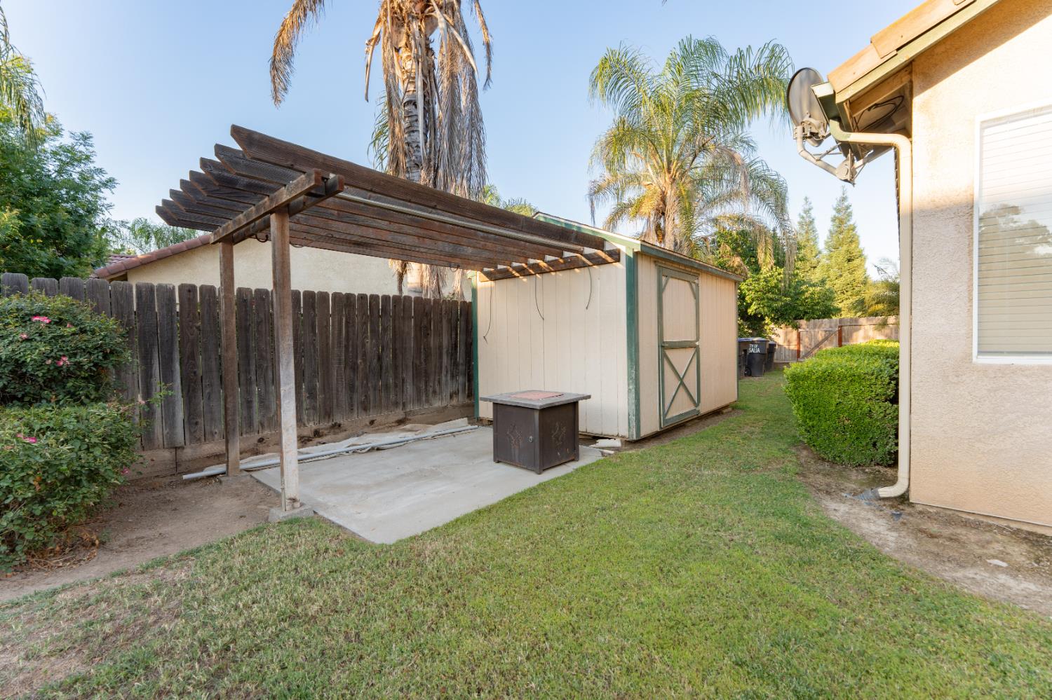 2131 N Terrace Ct, Visalia, CA 93291