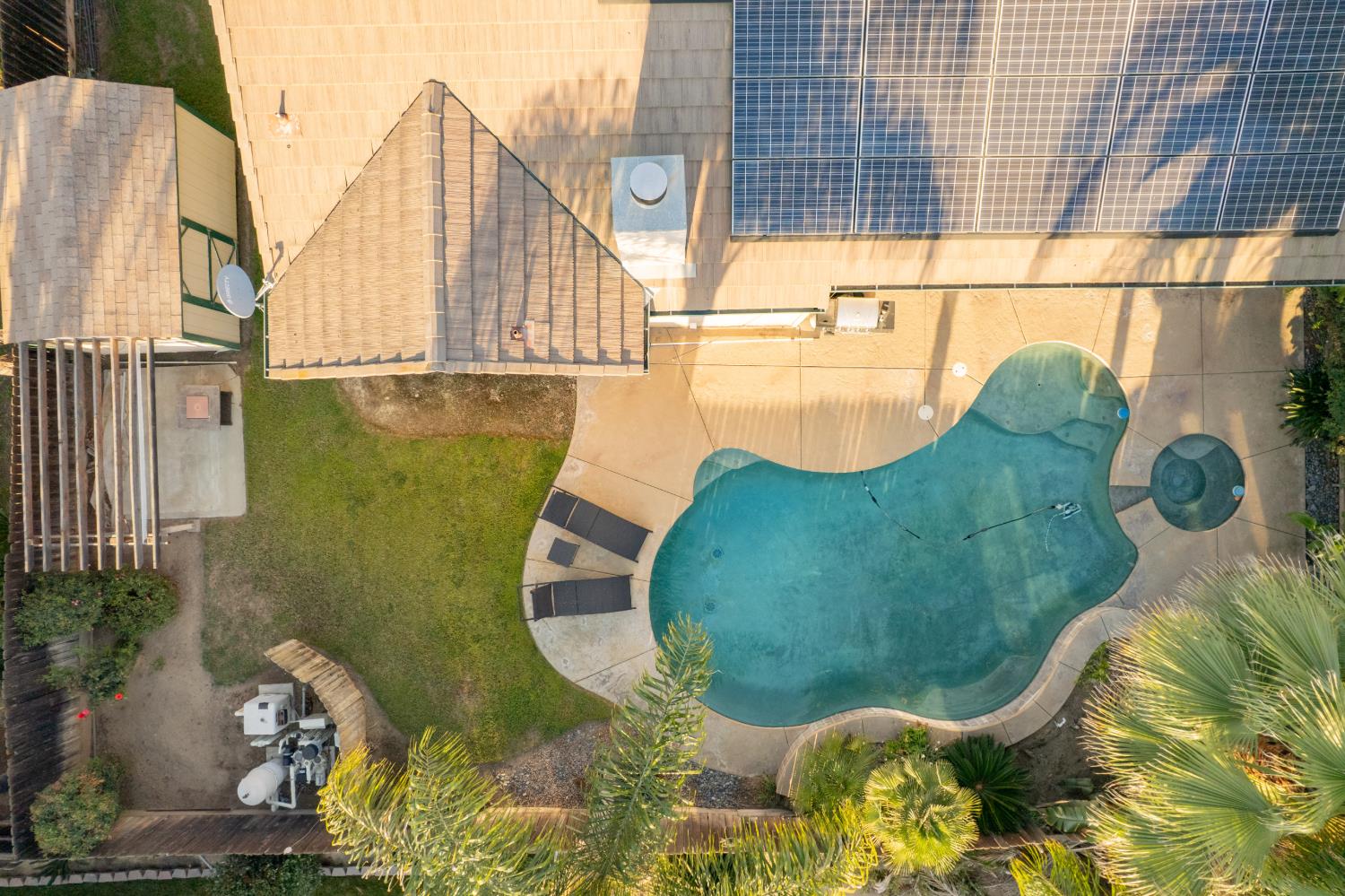 2131 N Terrace Ct, Visalia, CA 93291