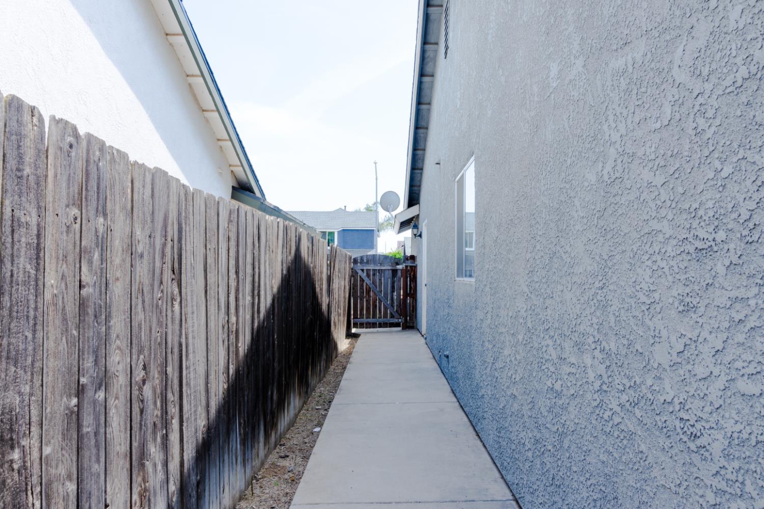 5430 W Fedora Ave, Fresno, CA 93722