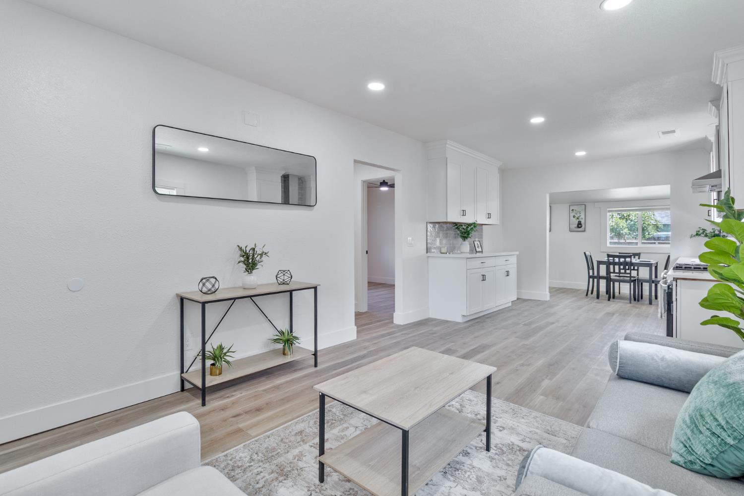 706 S Encina St, Visalia, CA 93277