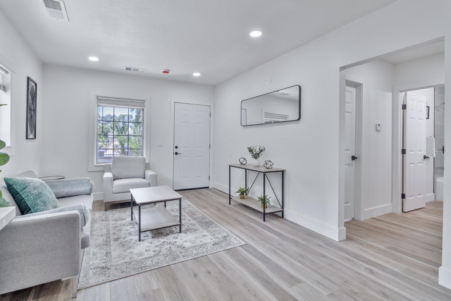 706 S Encina St, Visalia, CA 93277