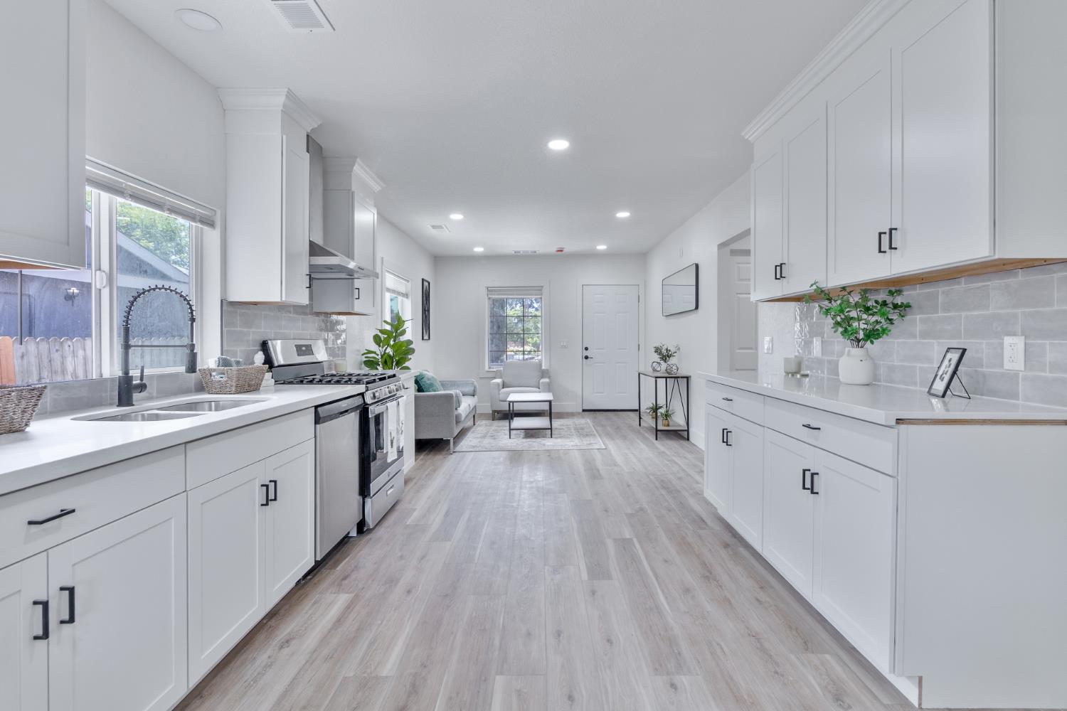 706 S Encina St, Visalia, CA 93277