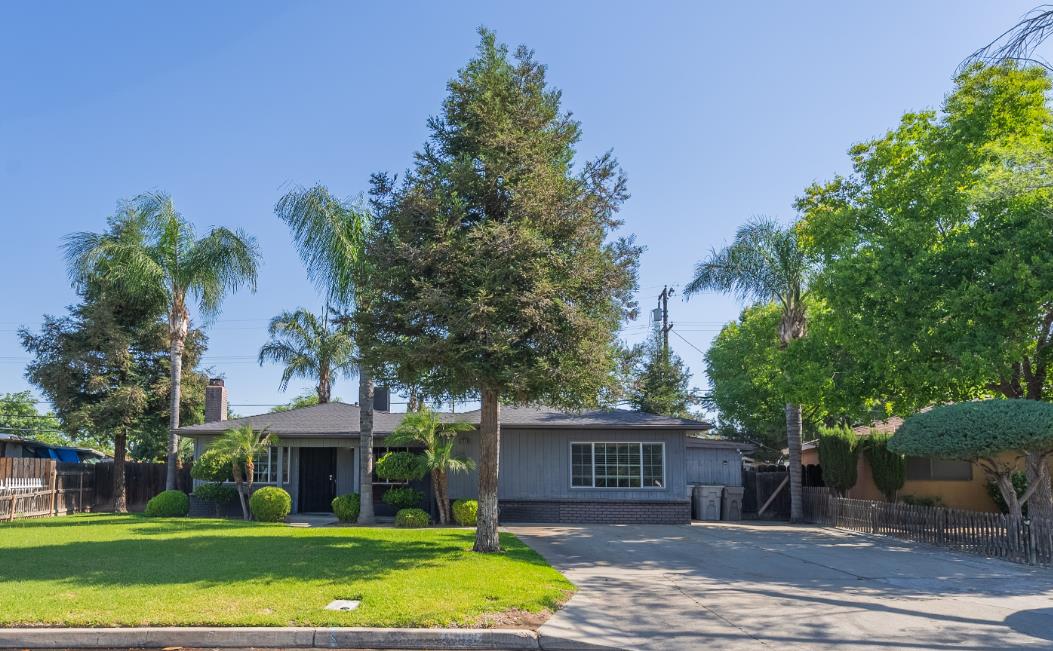 5719 E Bernadine Dr, Fresno, CA 93727