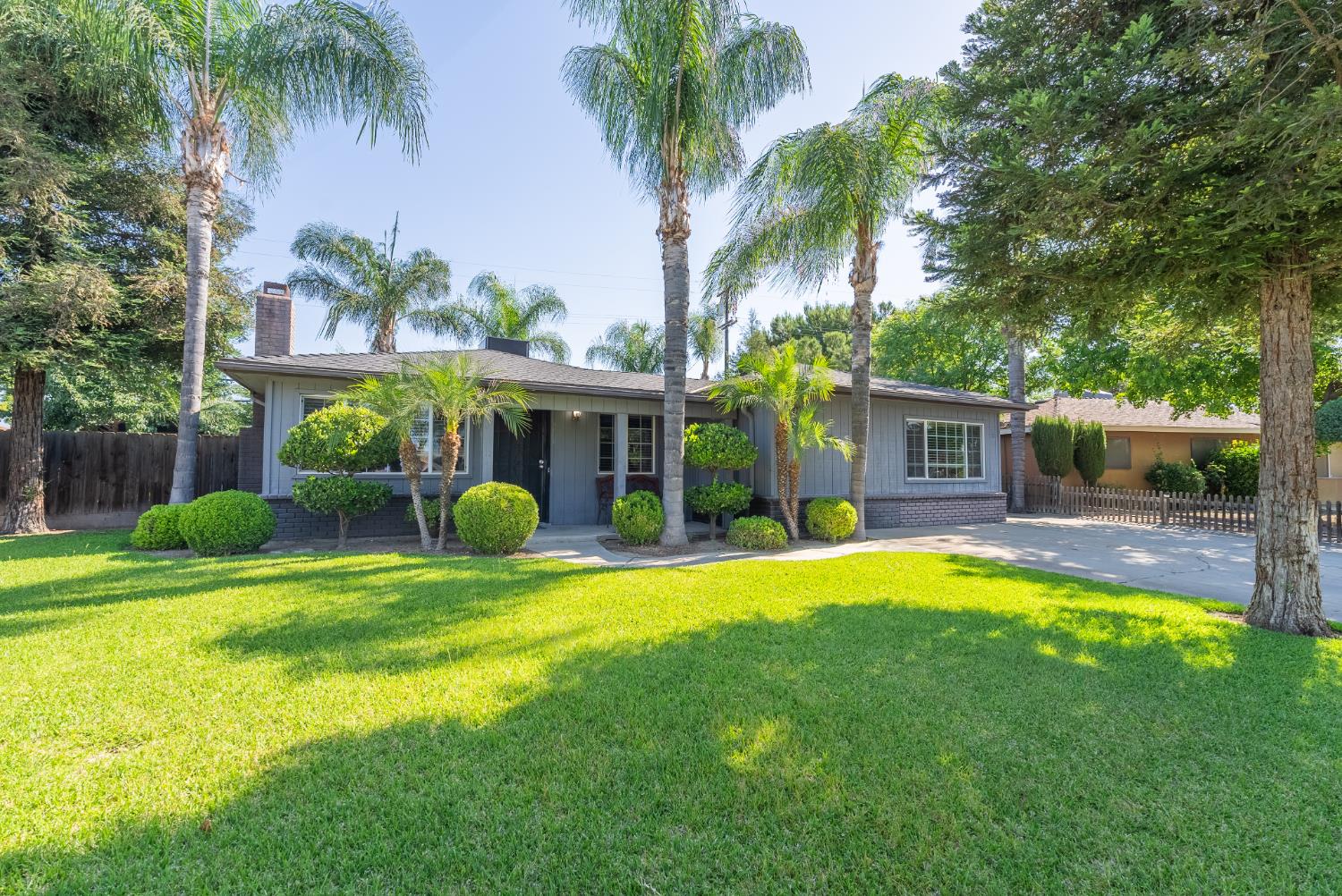 5719 E Bernadine Dr, Fresno, CA 93727