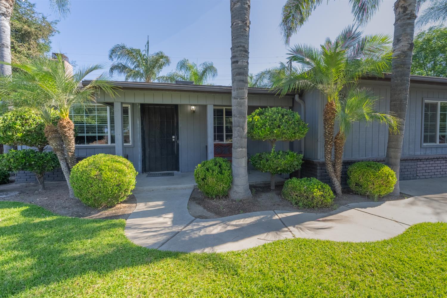 5719 E Bernadine Dr, Fresno, CA 93727
