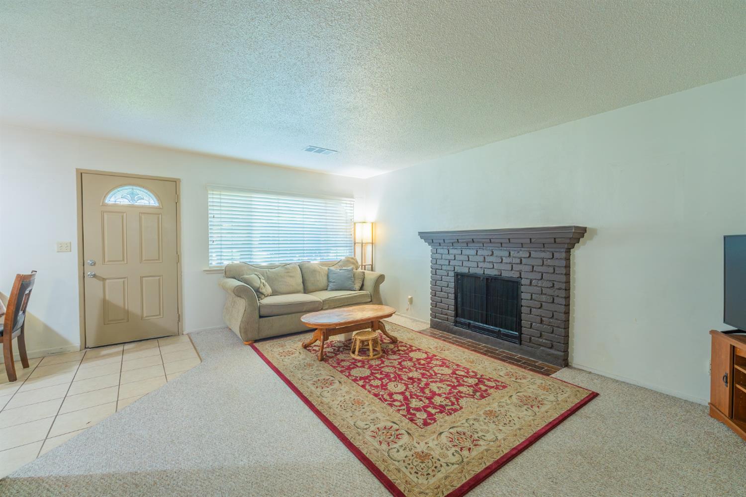 5719 E Bernadine Dr, Fresno, CA 93727