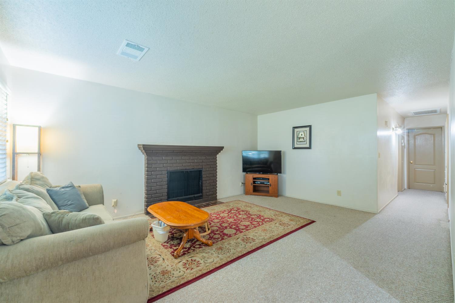 5719 E Bernadine Dr, Fresno, CA 93727