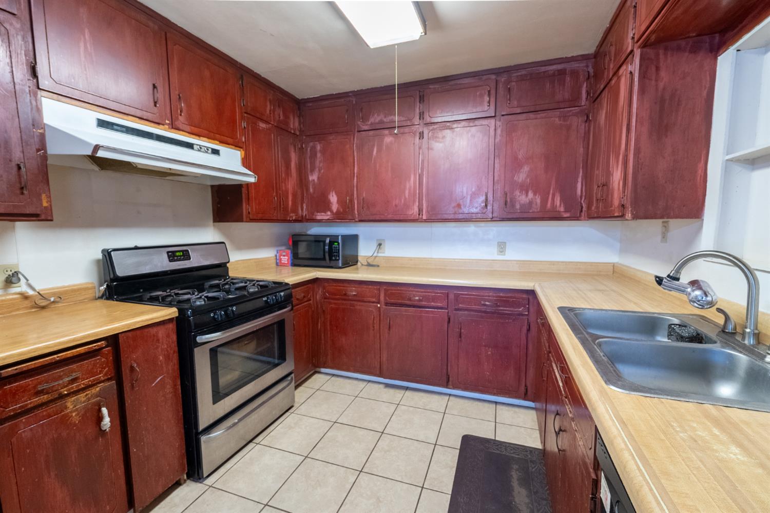 5719 E Bernadine Dr, Fresno, CA 93727