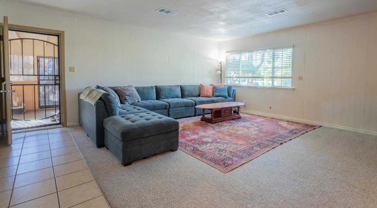 5719 E Bernadine Dr, Fresno, CA 93727