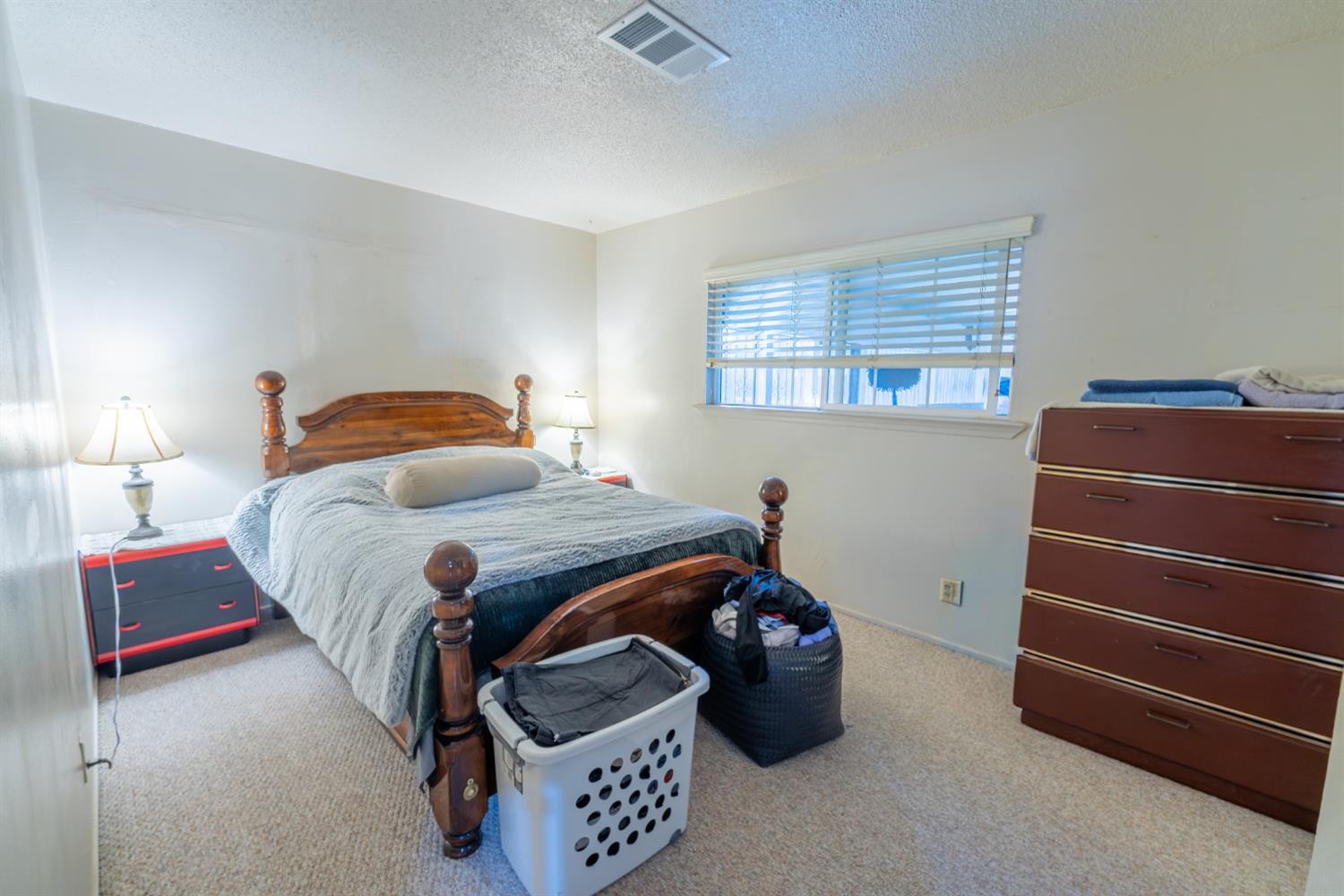 5719 E Bernadine Dr, Fresno, CA 93727