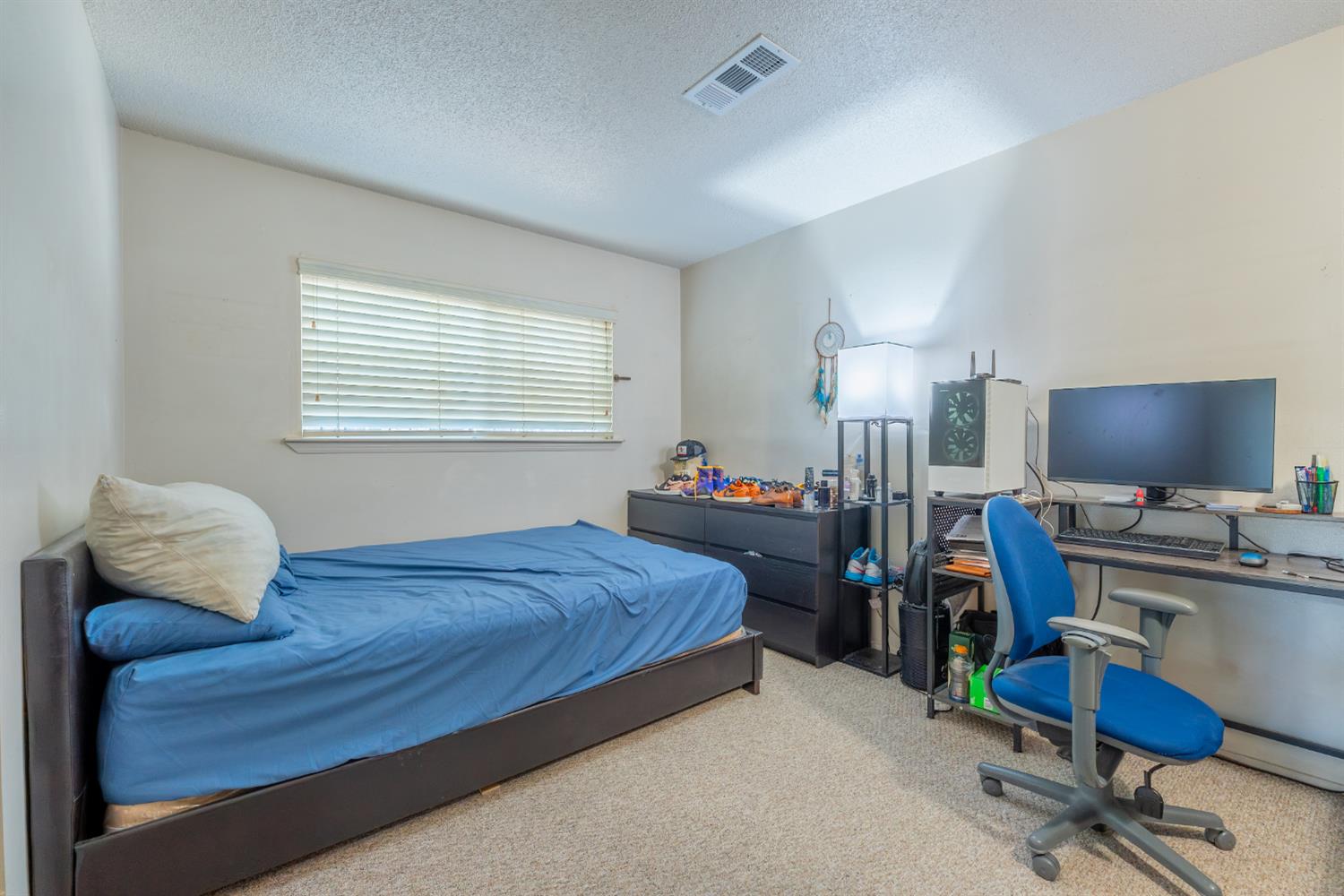 5719 E Bernadine Dr, Fresno, CA 93727
