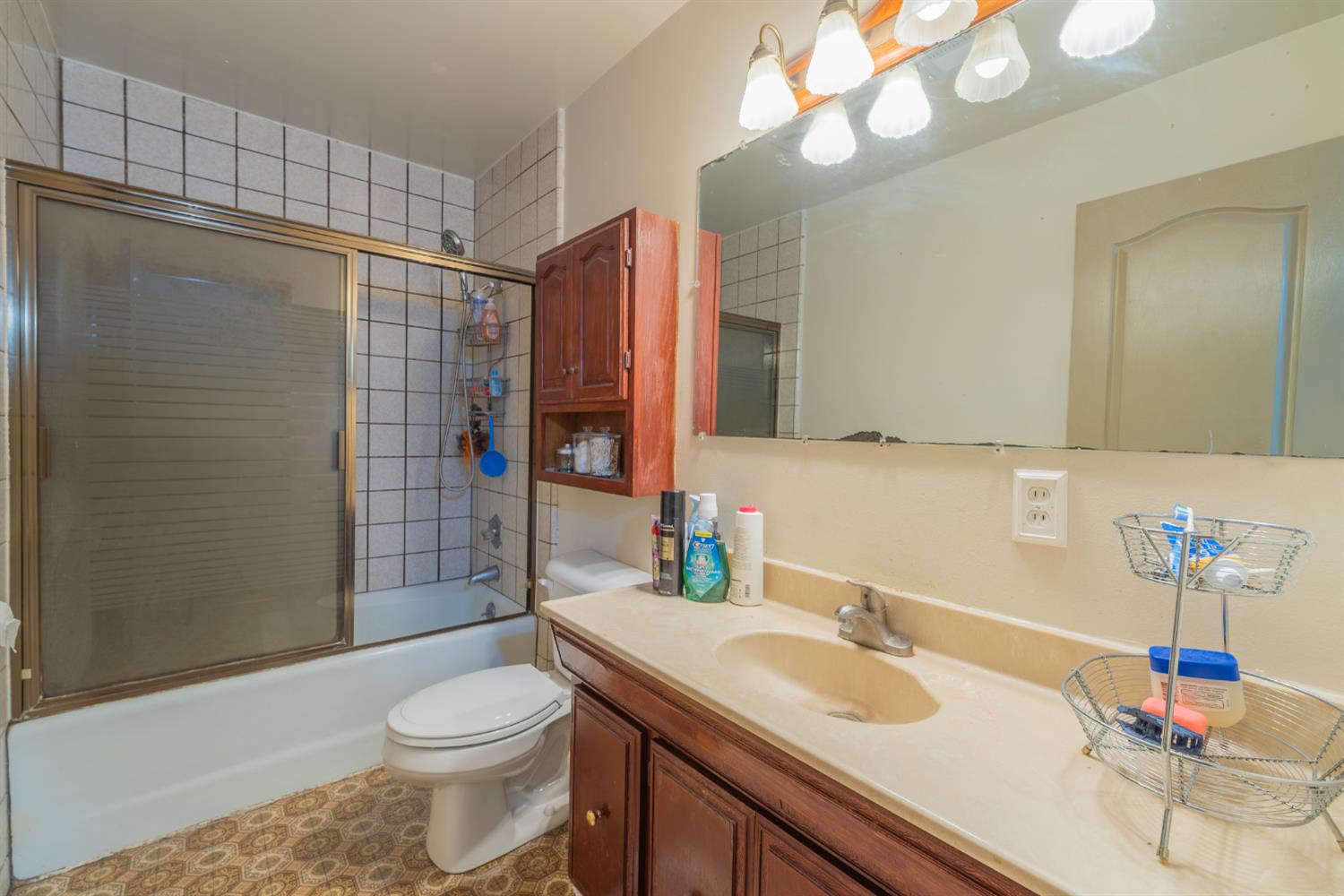 5719 E Bernadine Dr, Fresno, CA 93727