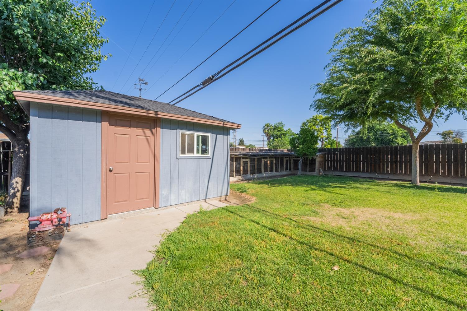 5719 E Bernadine Dr, Fresno, CA 93727