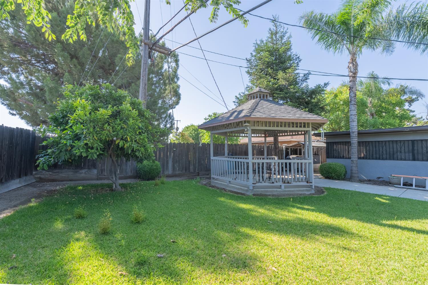5719 E Bernadine Dr, Fresno, CA 93727