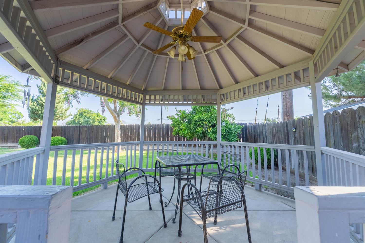 5719 E Bernadine Dr, Fresno, CA 93727