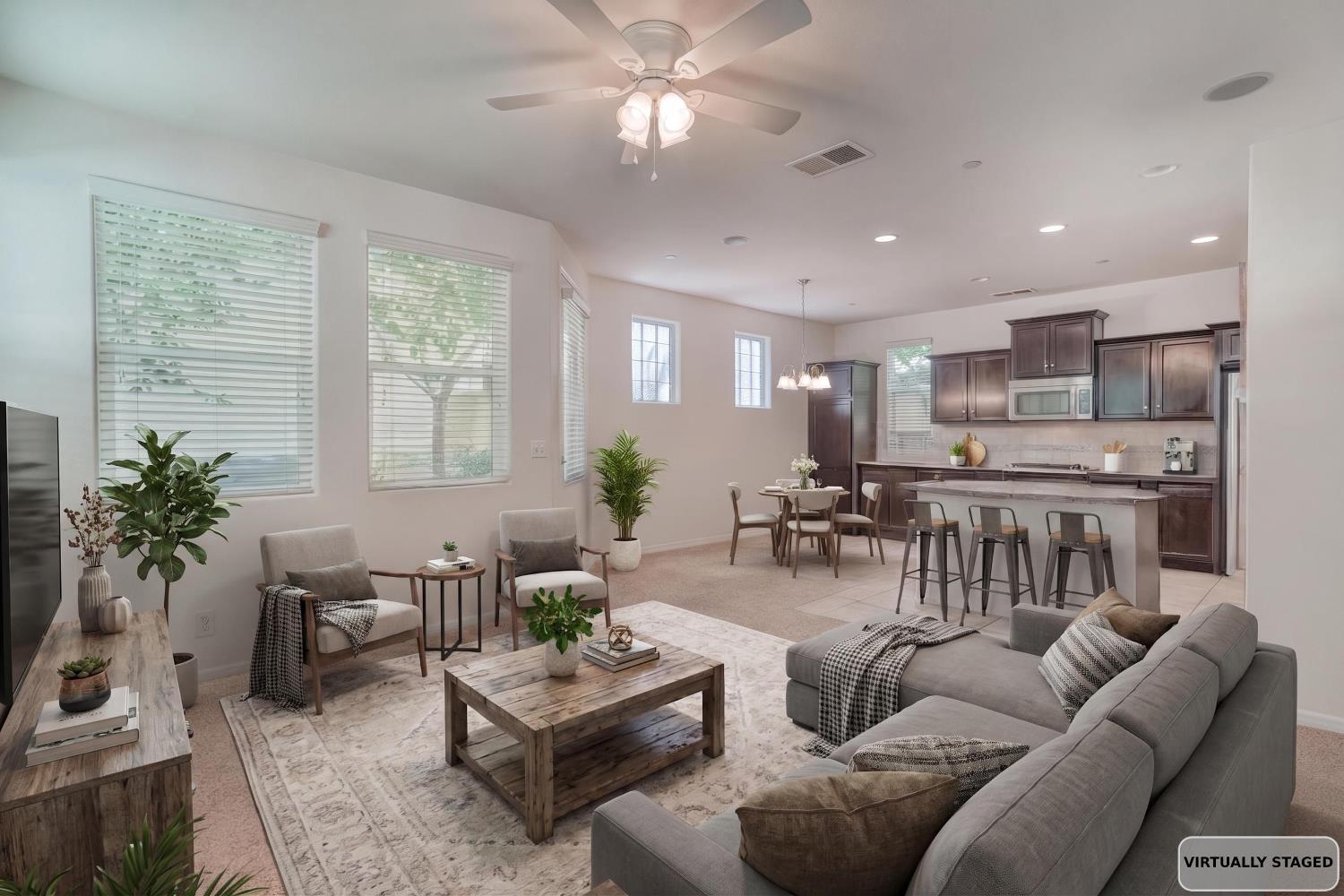 1525 N Piccadilly Ln, Clovis, CA 93619