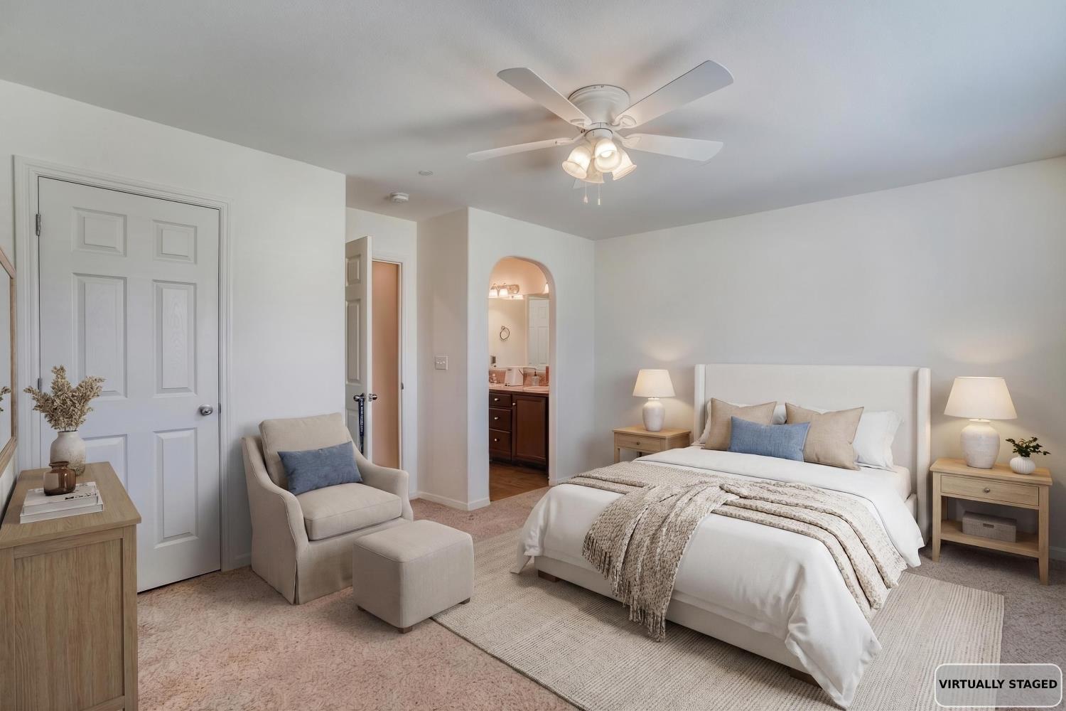 1525 N Piccadilly Ln, Clovis, CA 93619