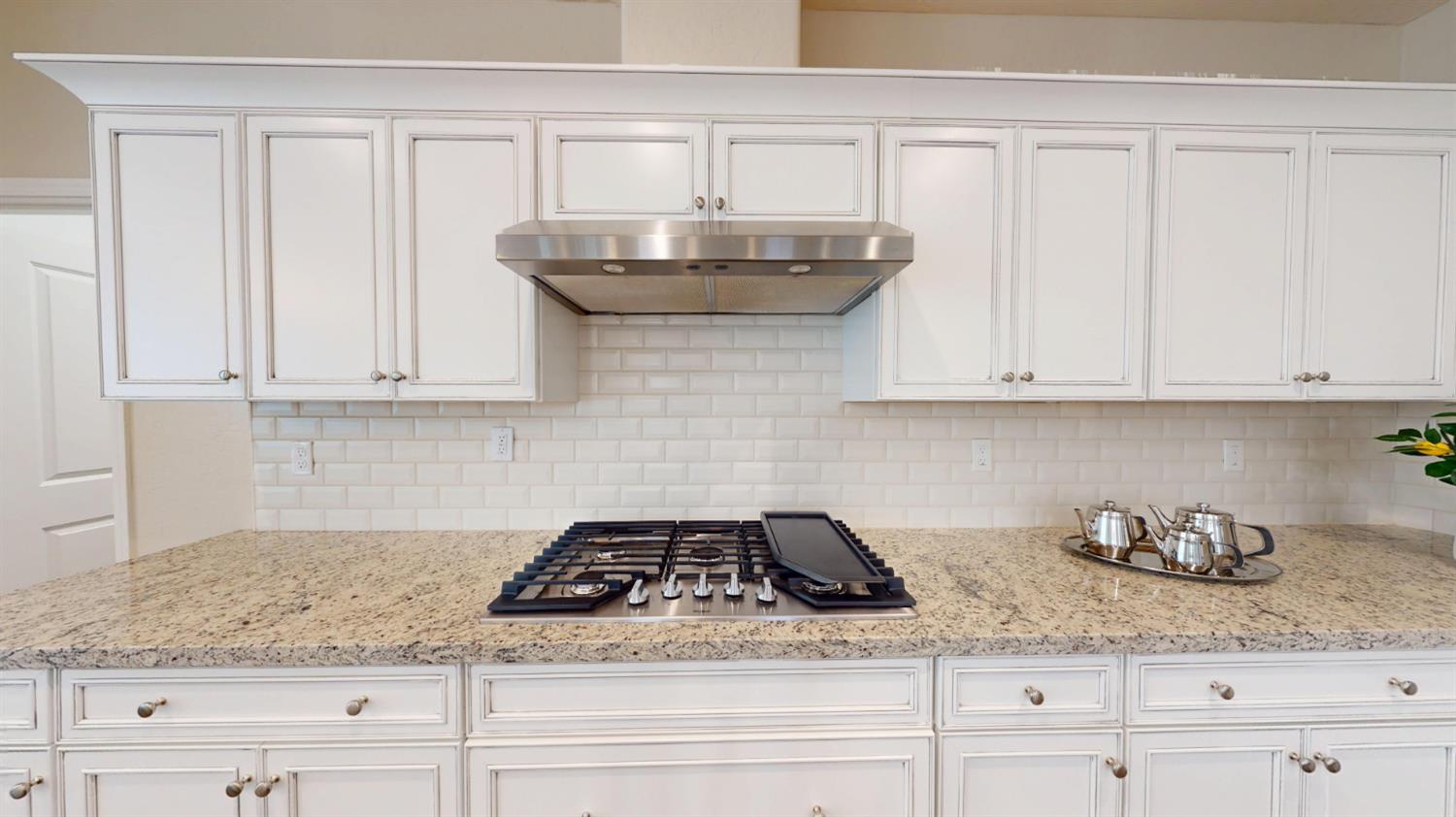 1821 W Corvina, Visalia, CA 93291