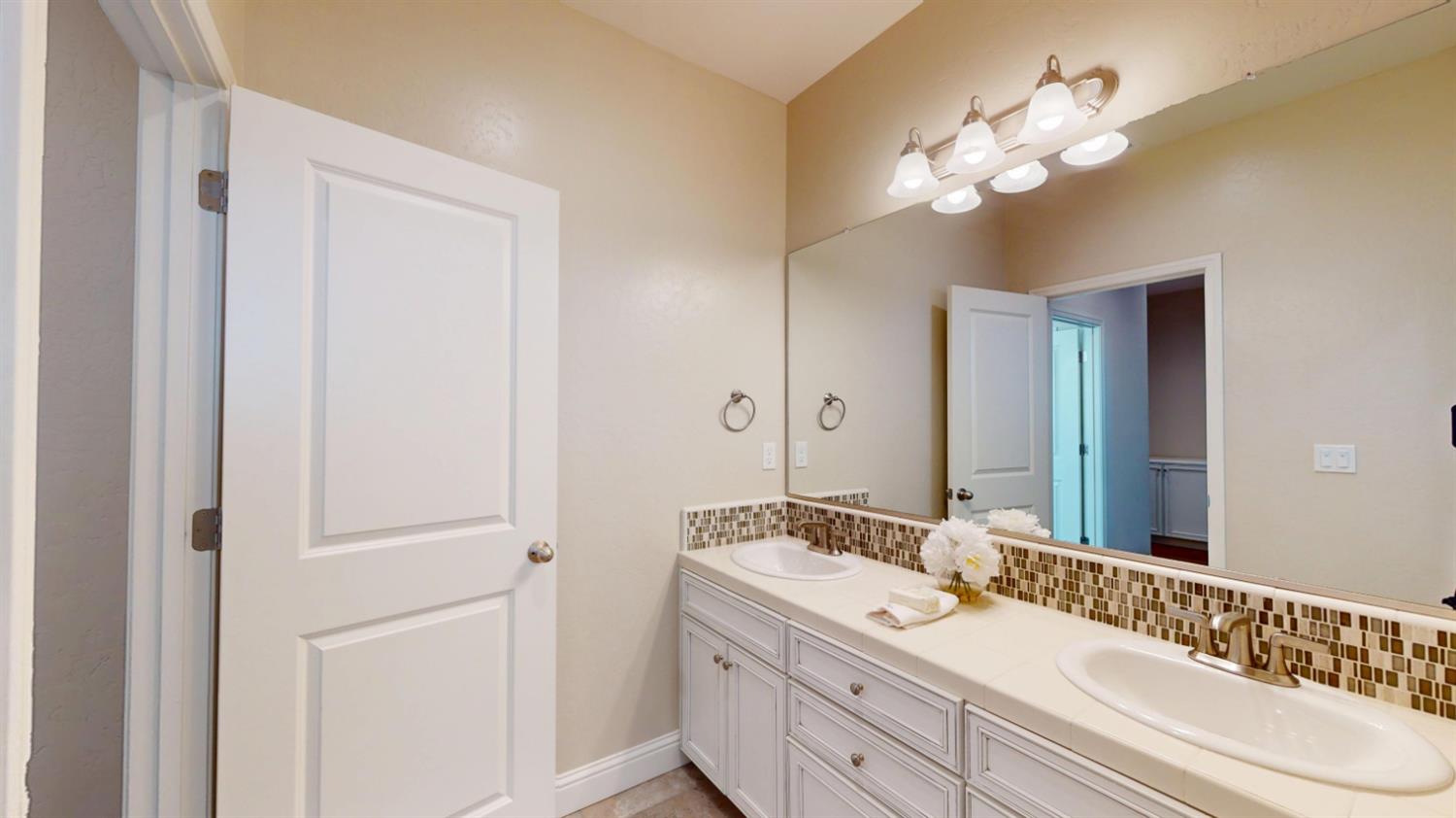 1821 W Corvina, Visalia, CA 93291