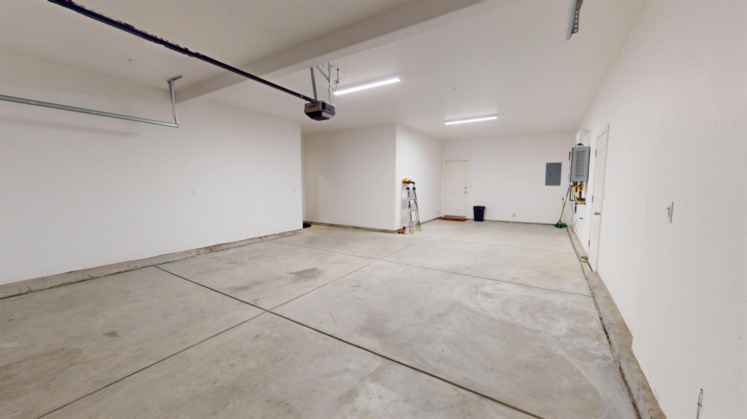 1821 W Corvina, Visalia, CA 93291