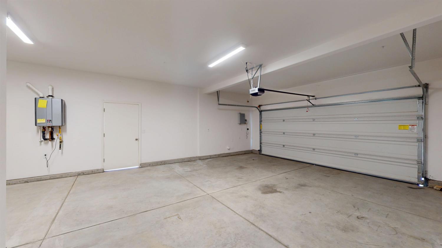 1821 W Corvina, Visalia, CA 93291