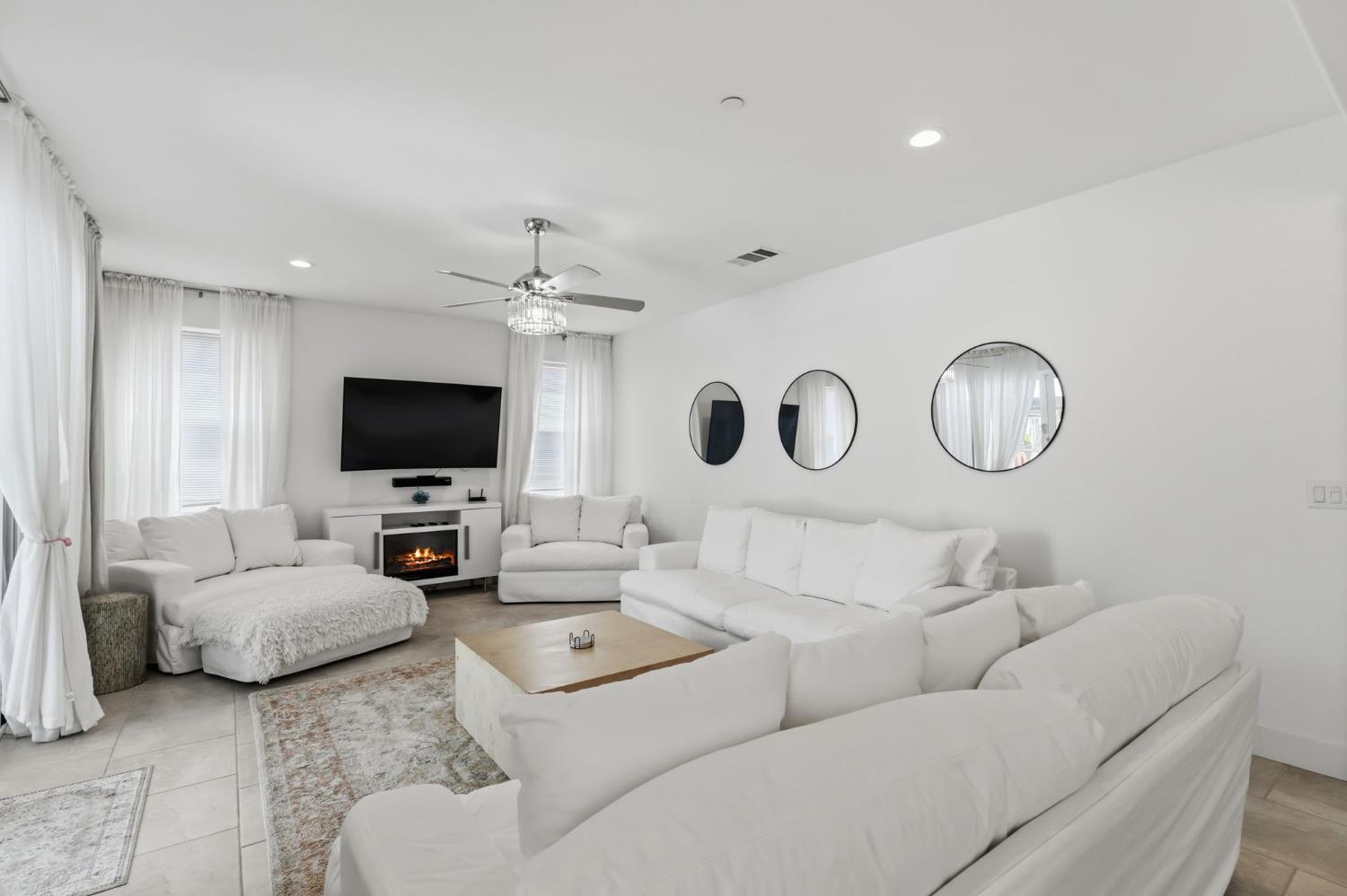 6326 W Richert Ave, Fresno, CA 93723