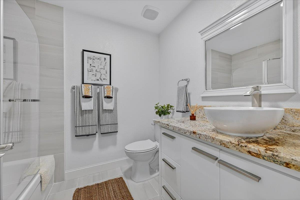 1866 W Santa Ana Ave #101, Fresno, CA 93705