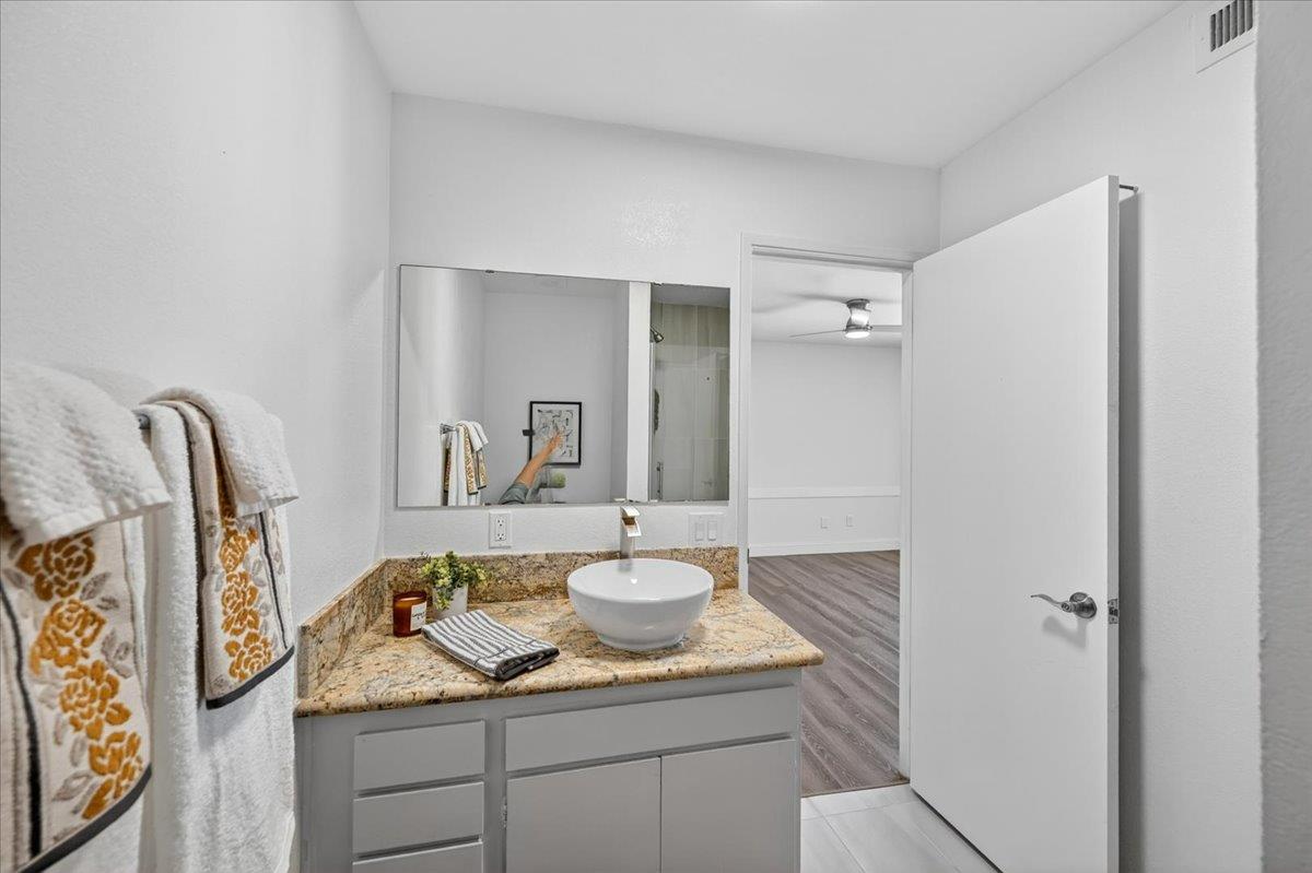1866 W Santa Ana Ave #101, Fresno, CA 93705