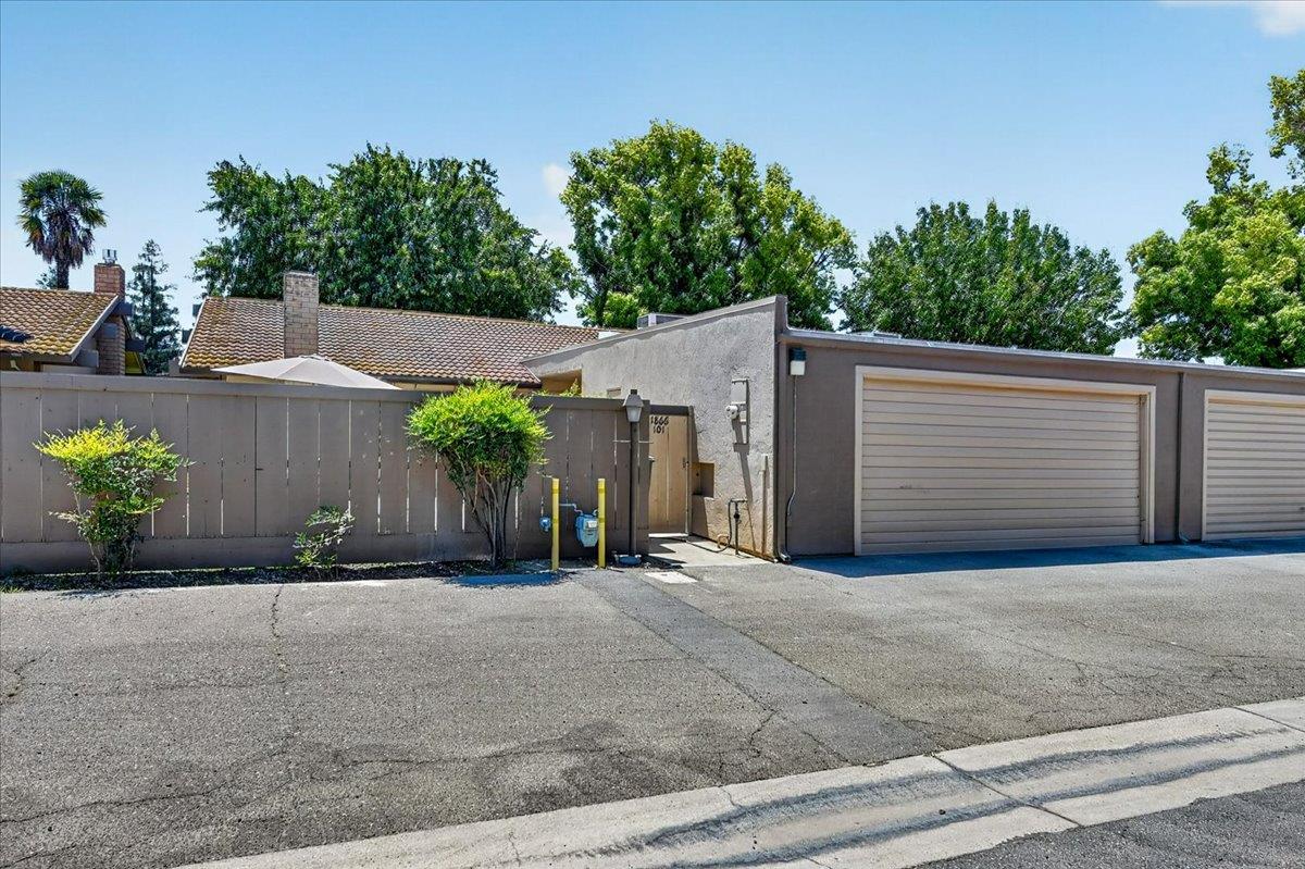 1866 W Santa Ana Ave #101, Fresno, CA 93705