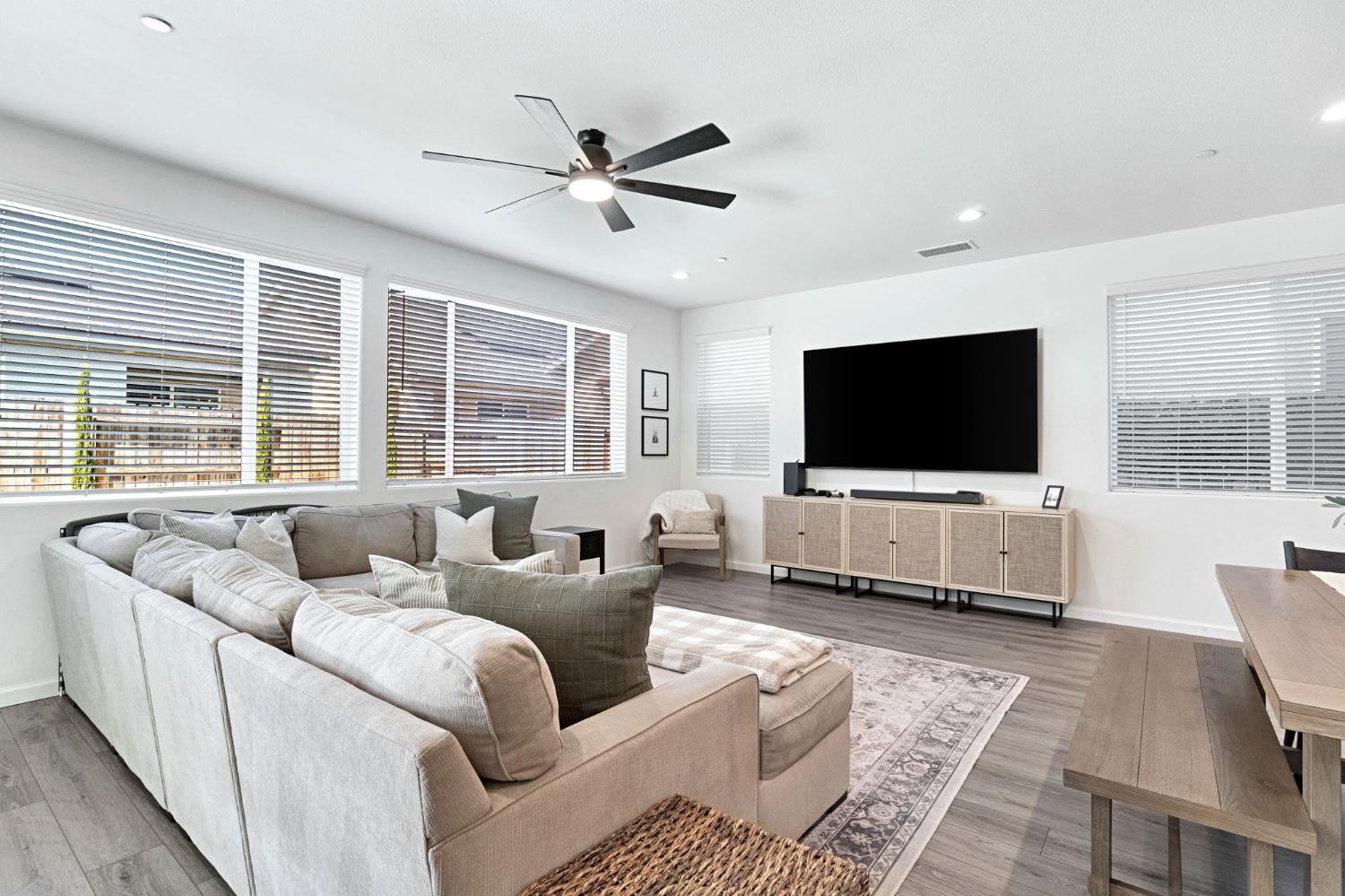 4155 Dennis Ave, Clovis, CA 93619