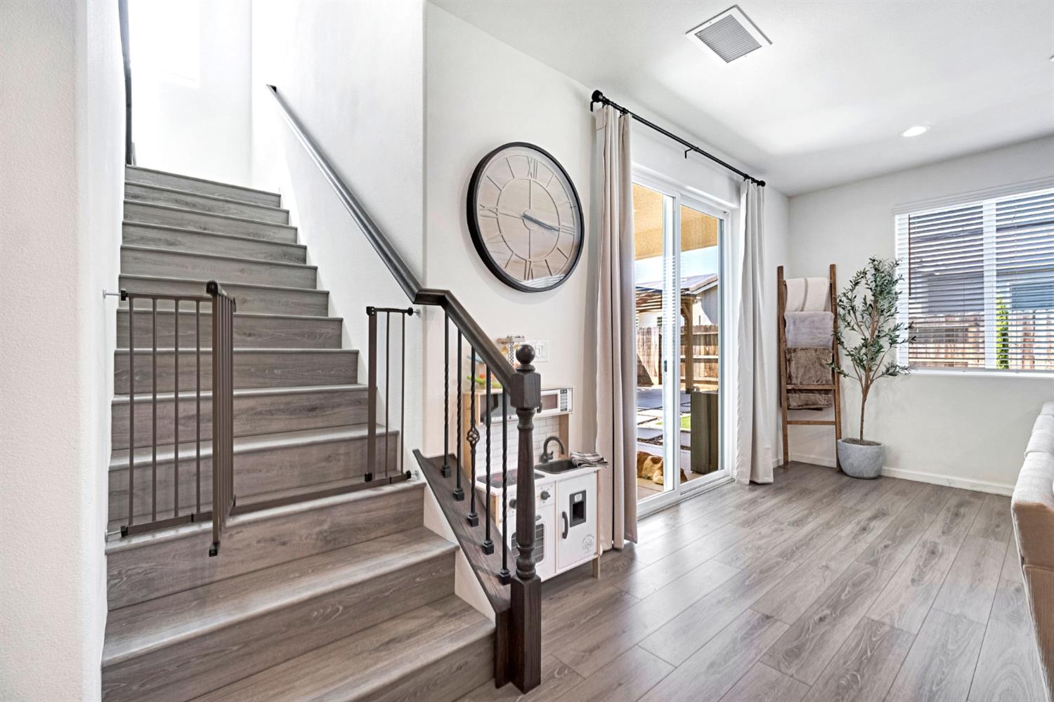4155 Dennis Ave, Clovis, CA 93619