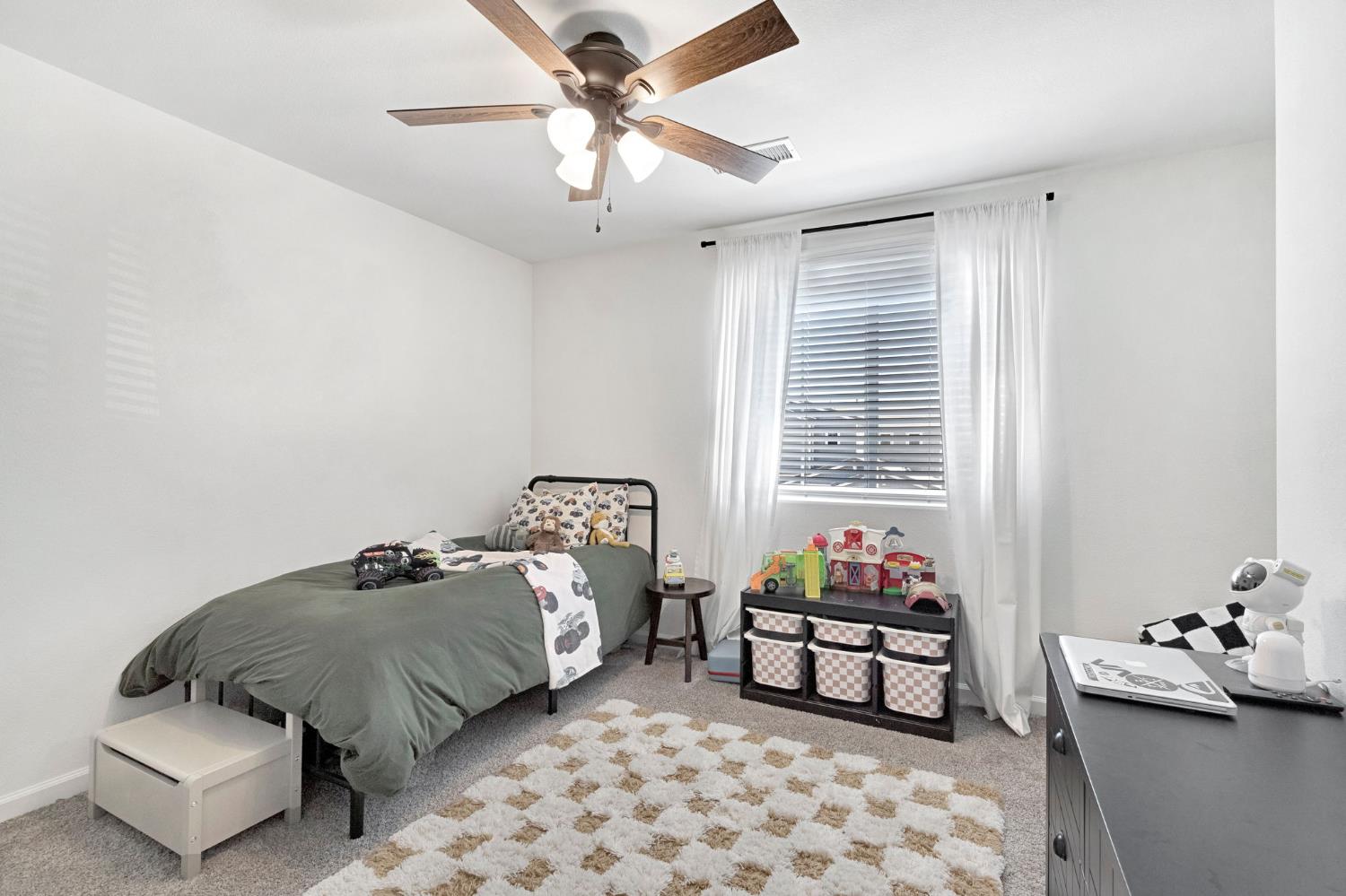 4155 Dennis Ave, Clovis, CA 93619