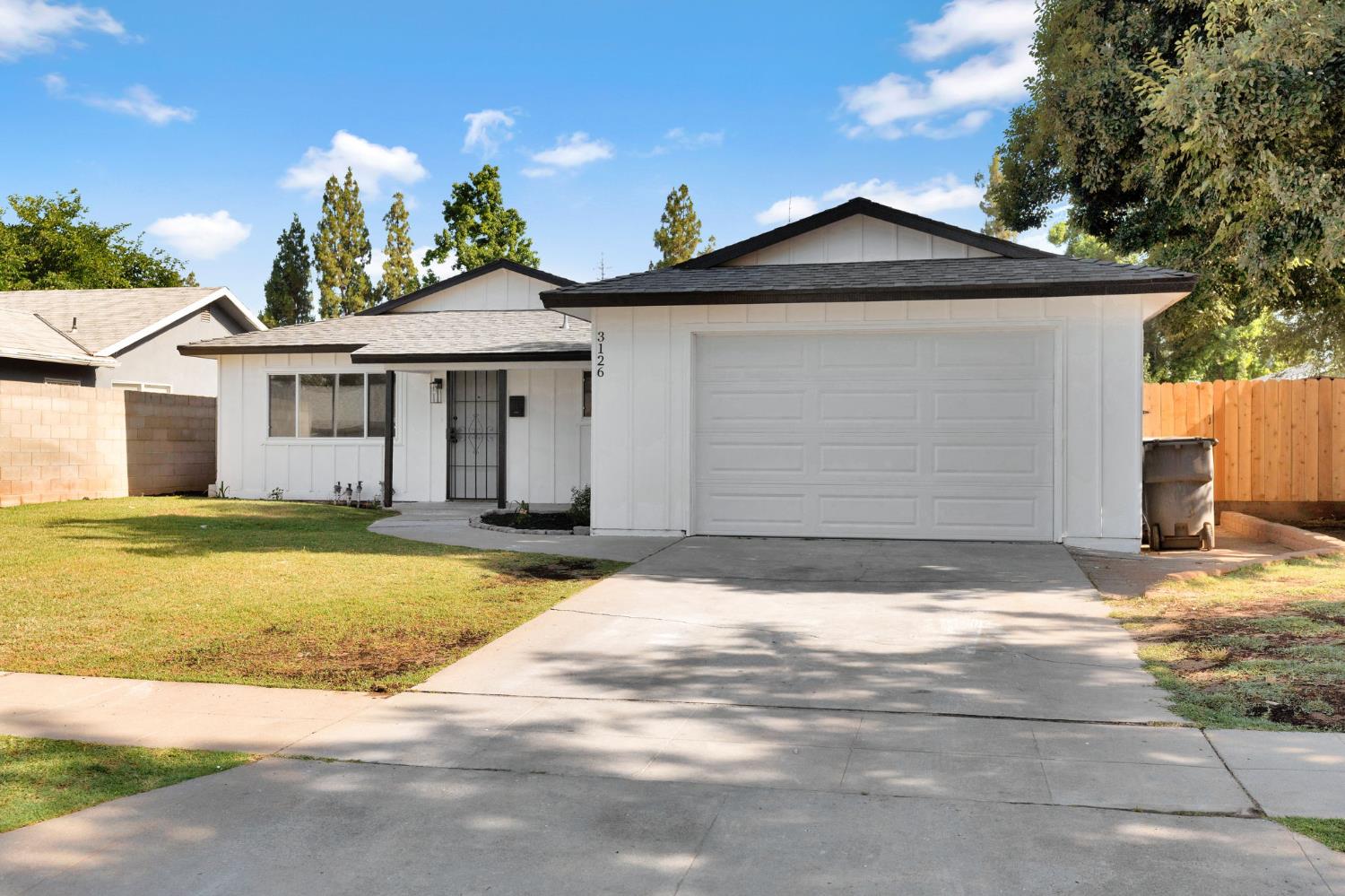 3126 W Alamos Ave, Fresno, CA 93722