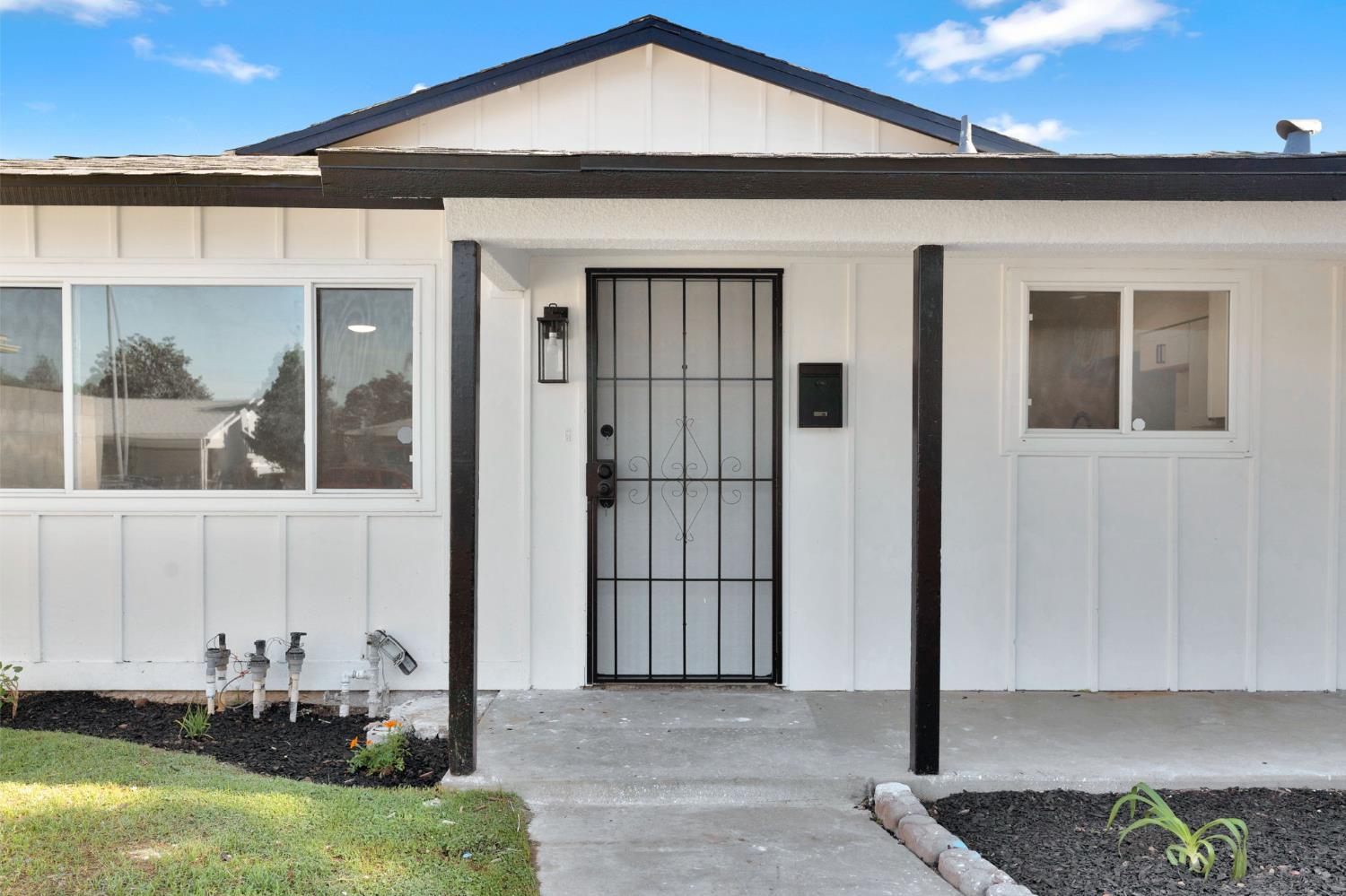 3126 W Alamos Ave, Fresno, CA 93722