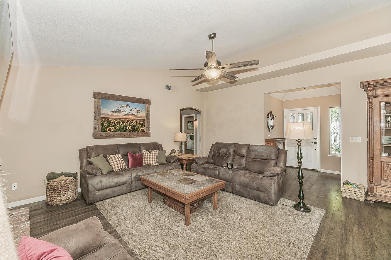 8531 N Rowell Ave, Fresno, CA 93720