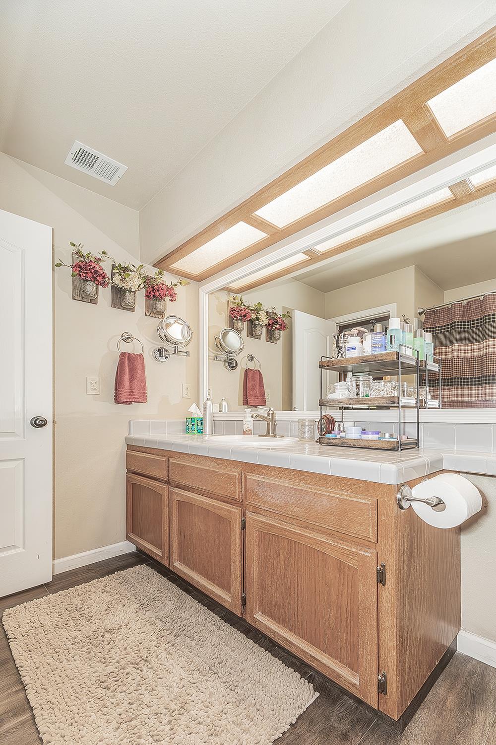 8531 N Rowell Ave, Fresno, CA 93720