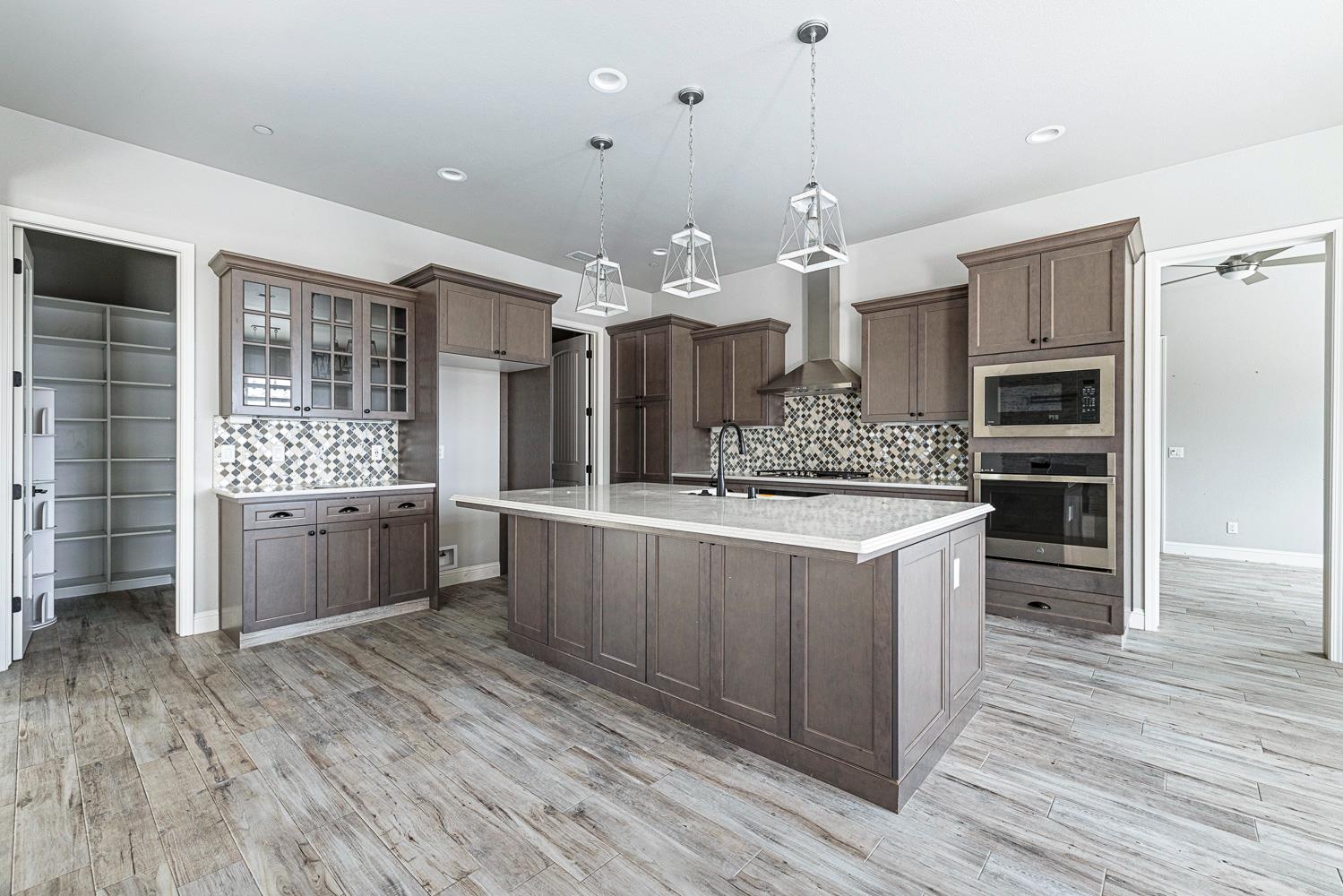 6215 E Flint Way, Fresno, CA 93727