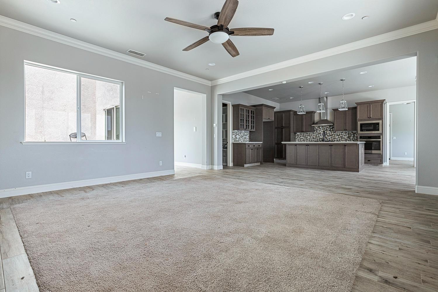 6215 E Flint Way, Fresno, CA 93727