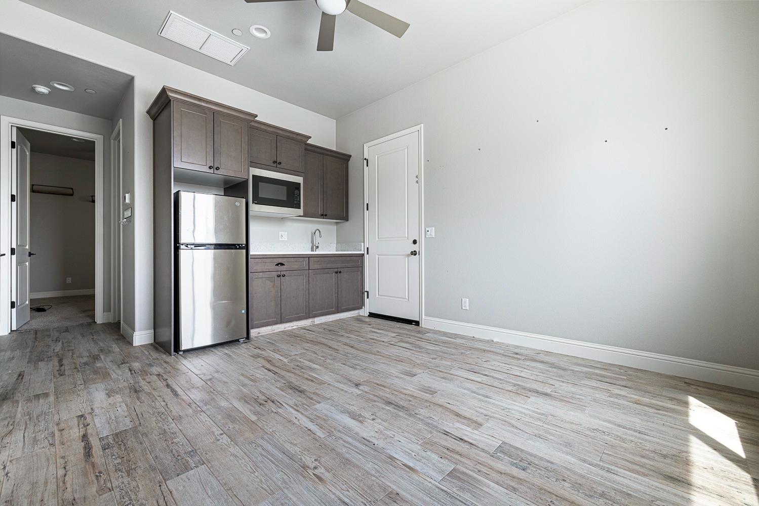 6215 E Flint Way, Fresno, CA 93727