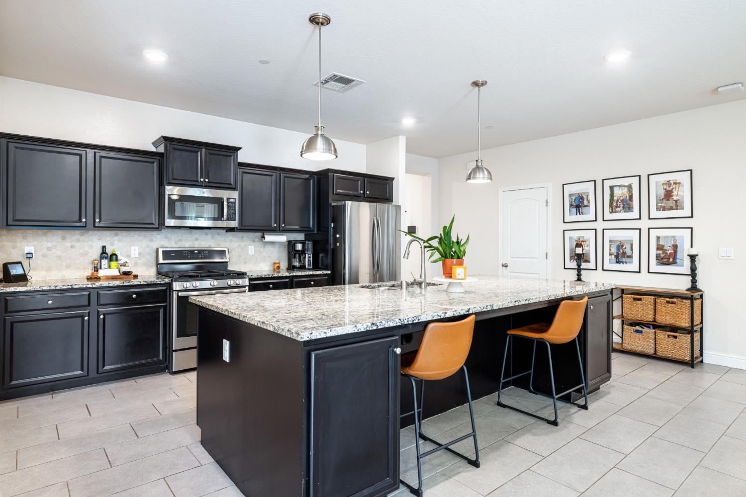 4112 Alamos Ave, Clovis, CA 93619