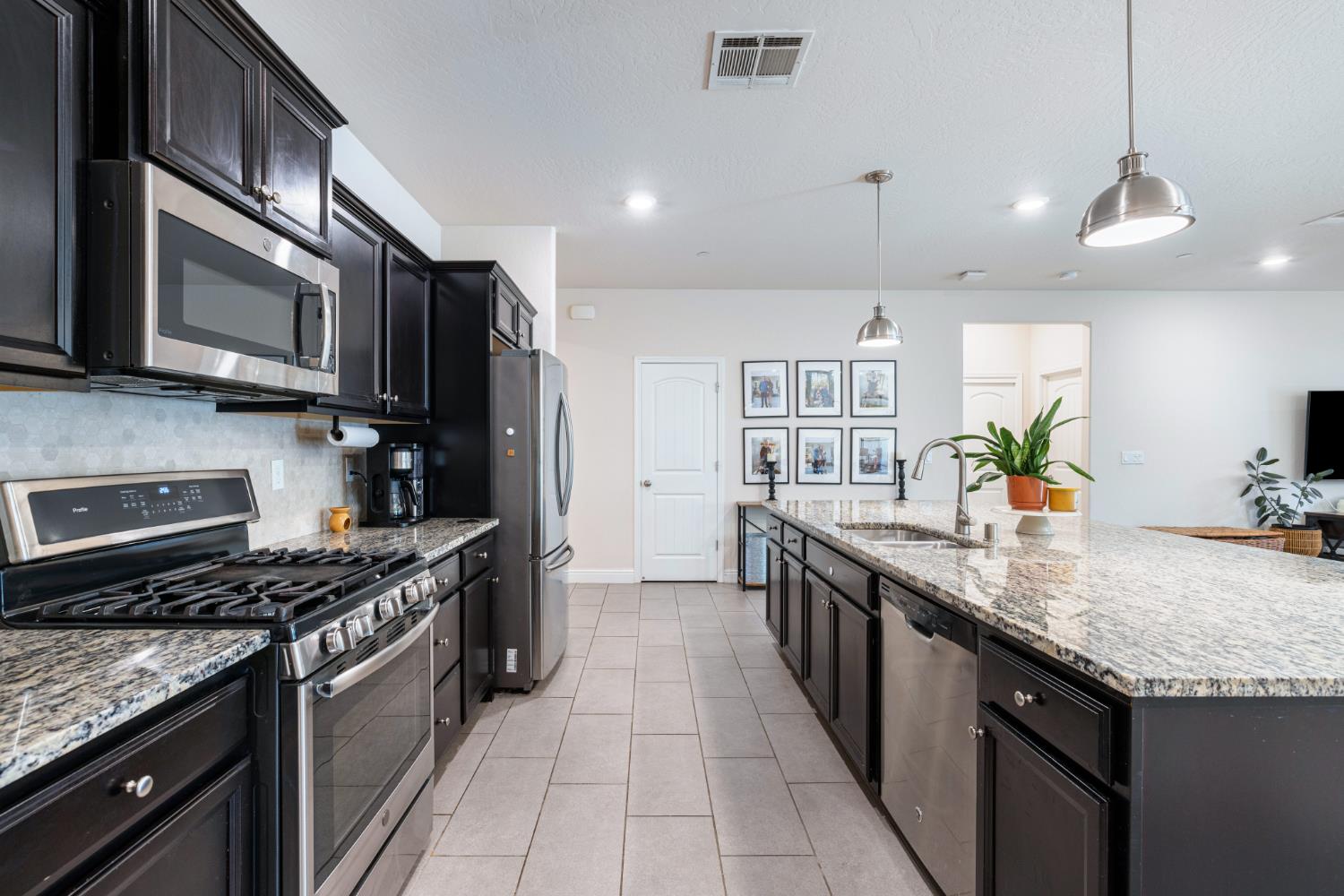 4112 Alamos Ave, Clovis, CA 93619