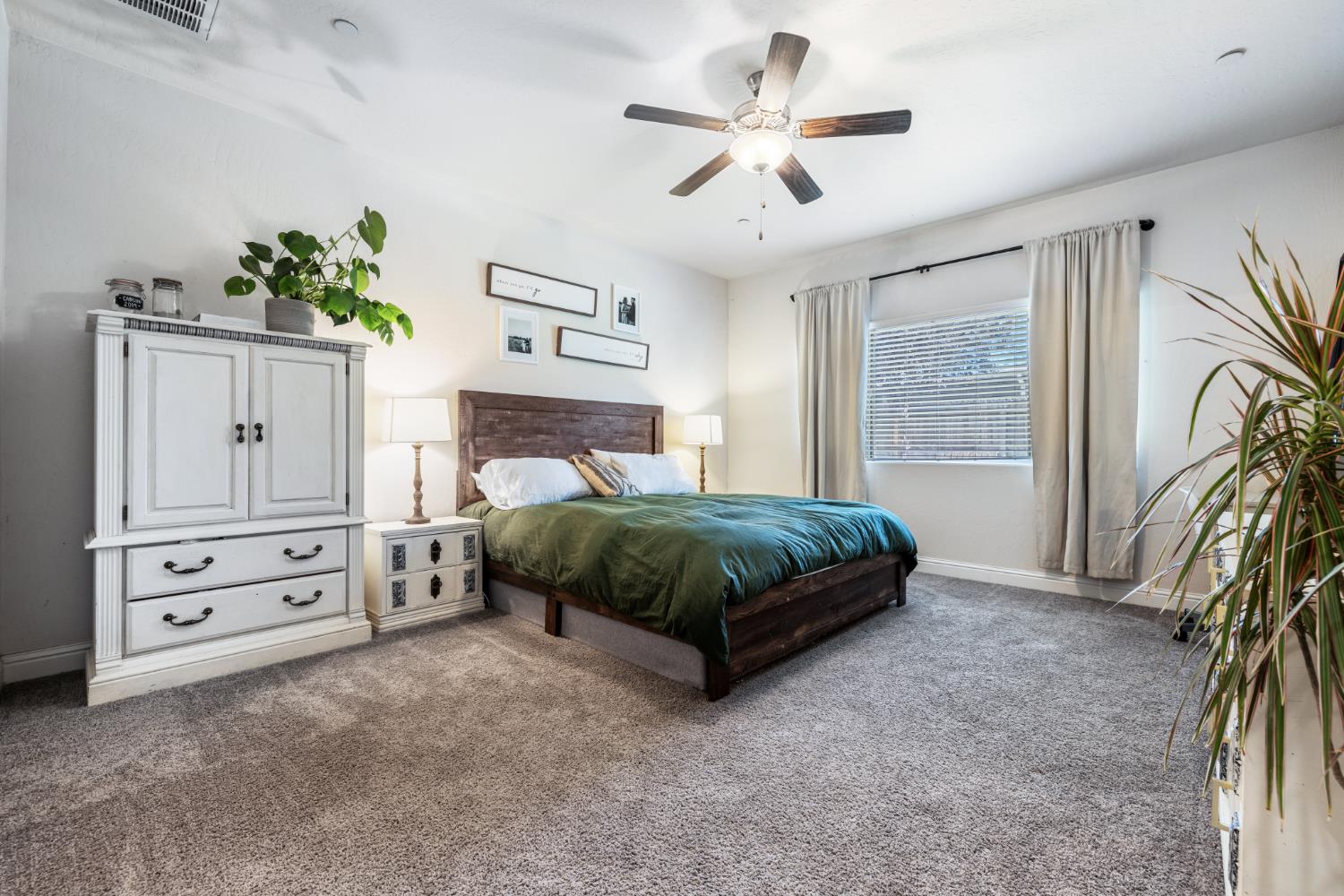 4112 Alamos Ave, Clovis, CA 93619
