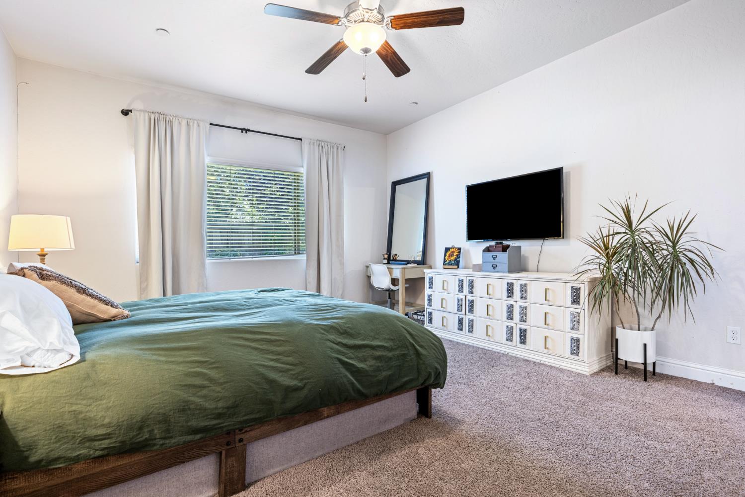 4112 Alamos Ave, Clovis, CA 93619