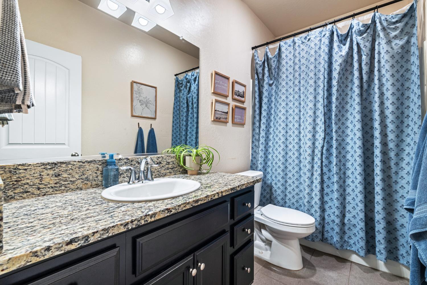 4112 Alamos Ave, Clovis, CA 93619