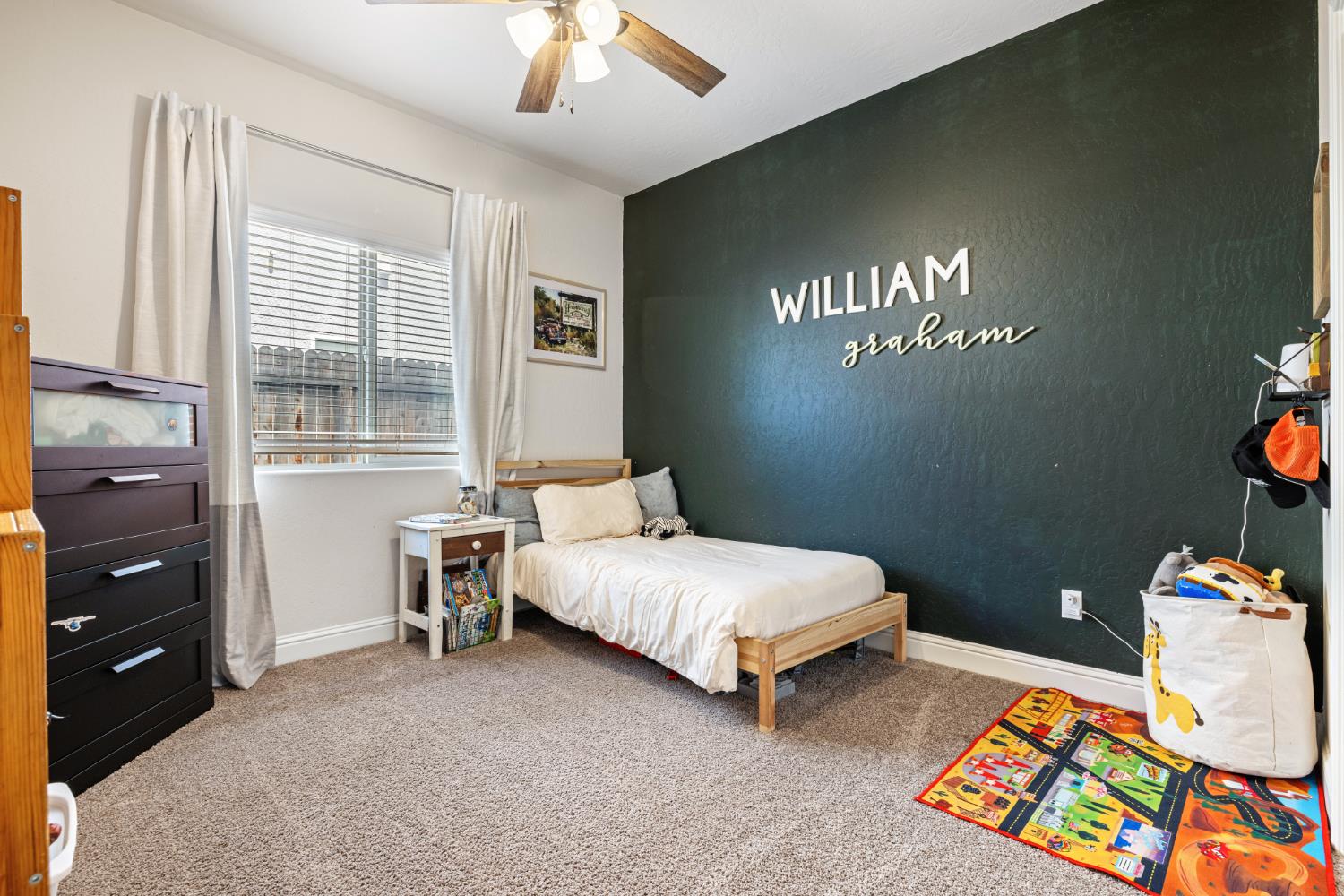 4112 Alamos Ave, Clovis, CA 93619
