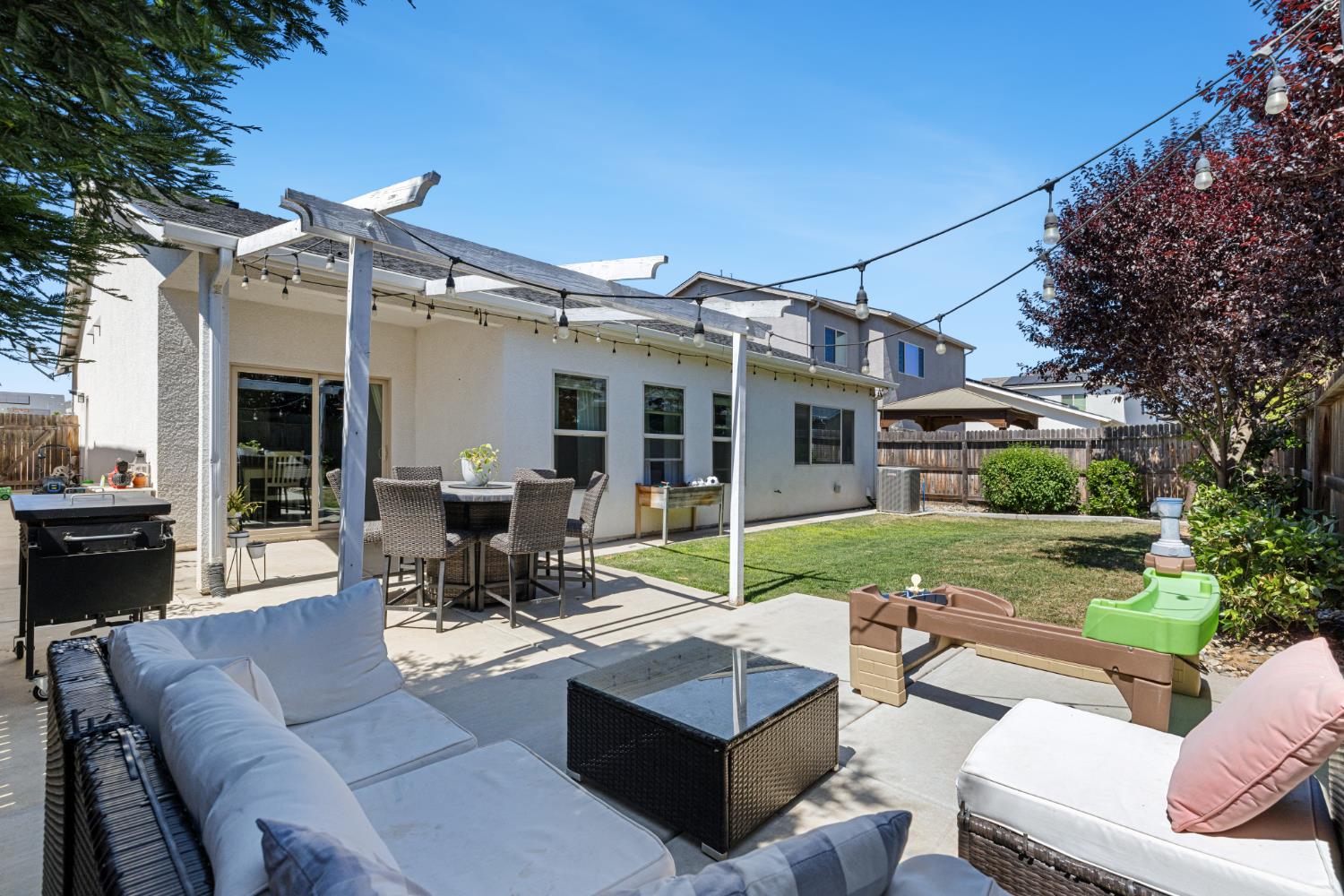 4112 Alamos Ave, Clovis, CA 93619